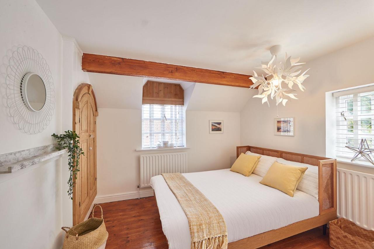 Host & Stay - Abbey View Cottage Уитби Екстериор снимка